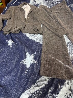 Women's Tweed Pants & Jacket Set - gray and white